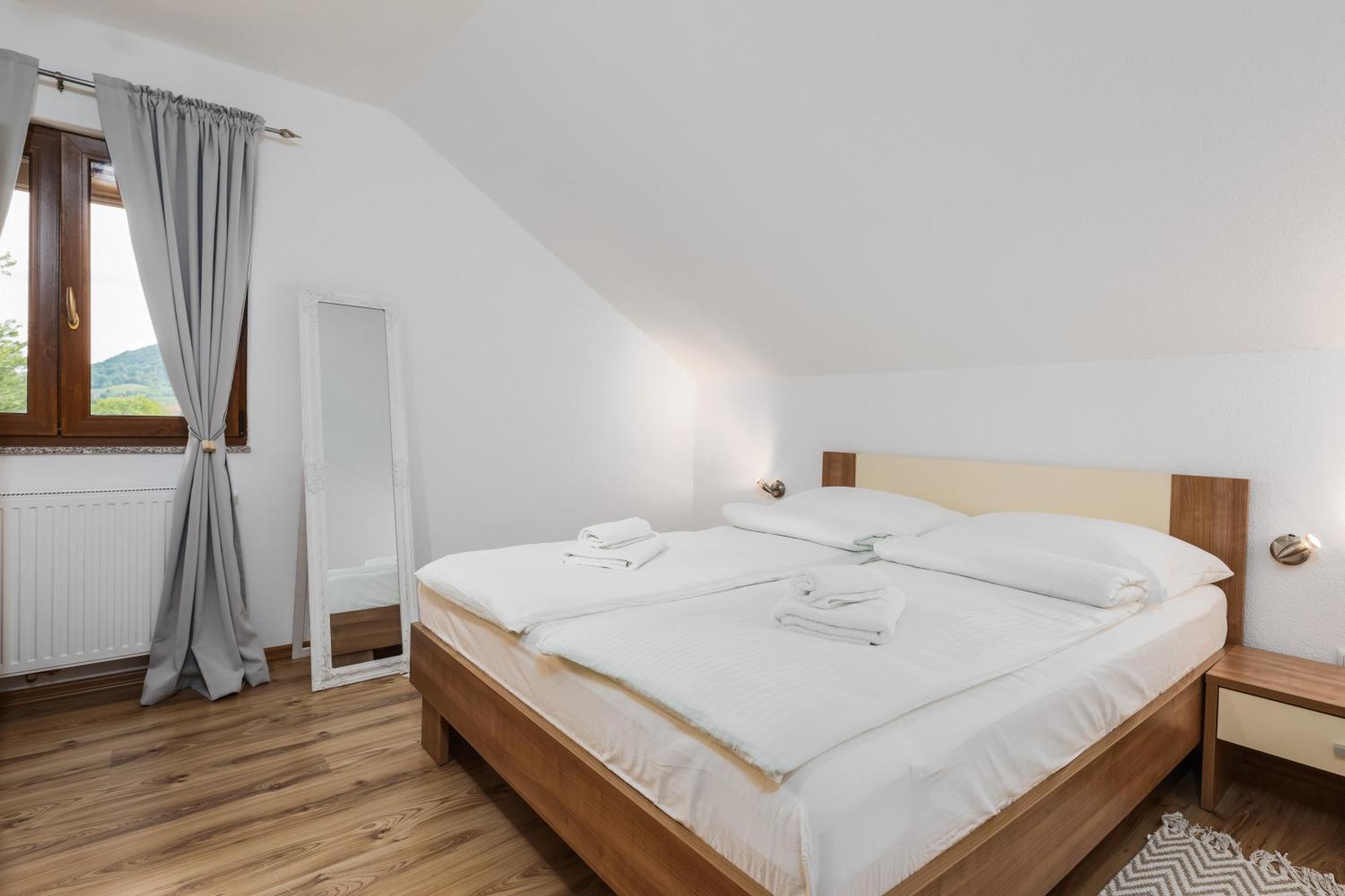 Apartment Sara Rakovica Esterno foto
