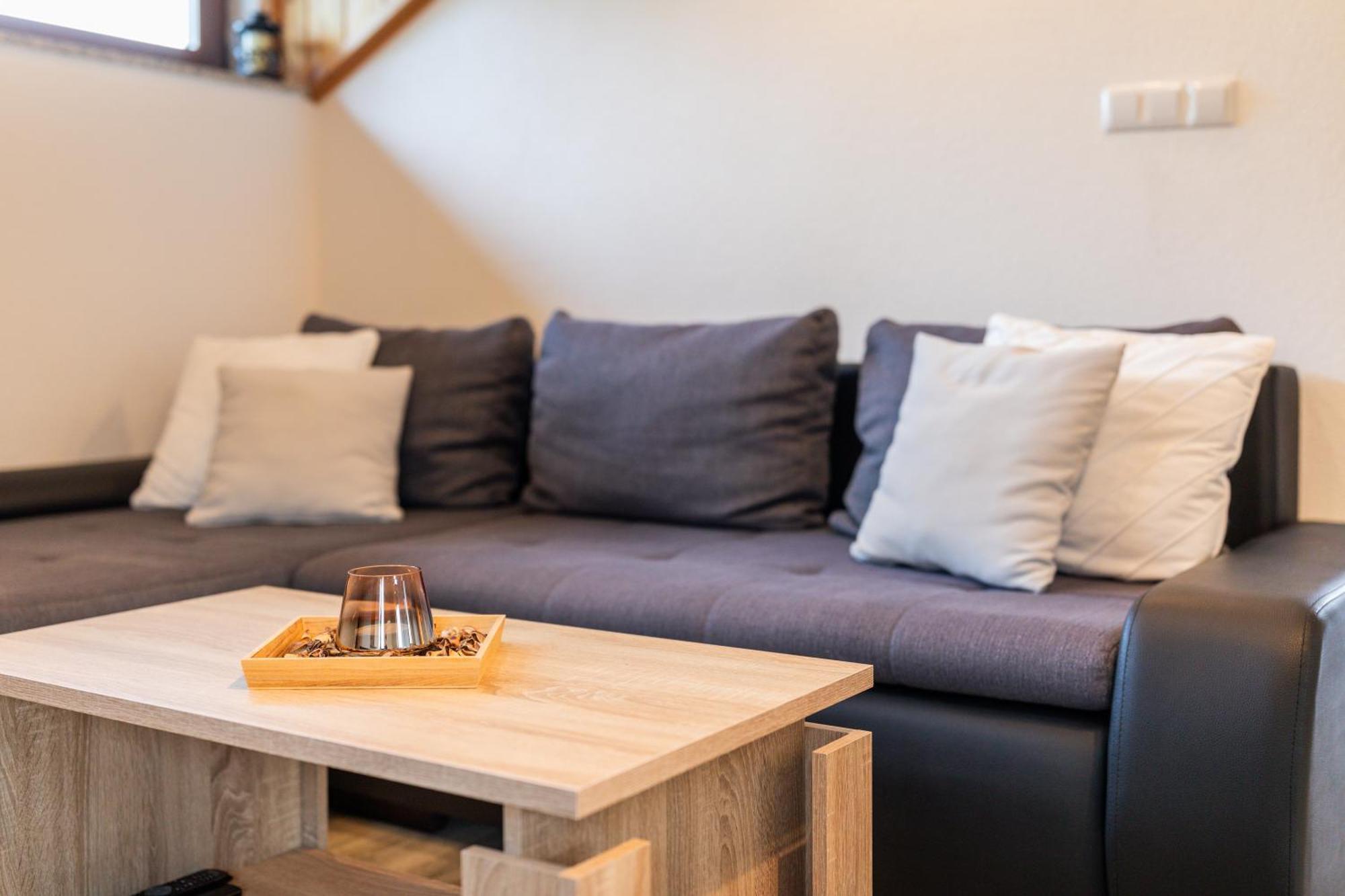 Apartment Sara Rakovica Esterno foto