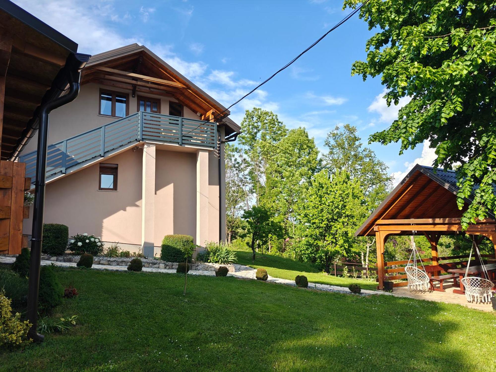 Apartment Sara Rakovica Esterno foto